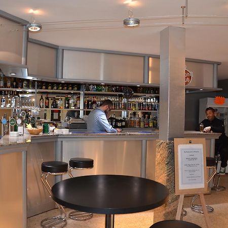 Le Miracle Bed & Breakfast Ledenon Bagian luar foto