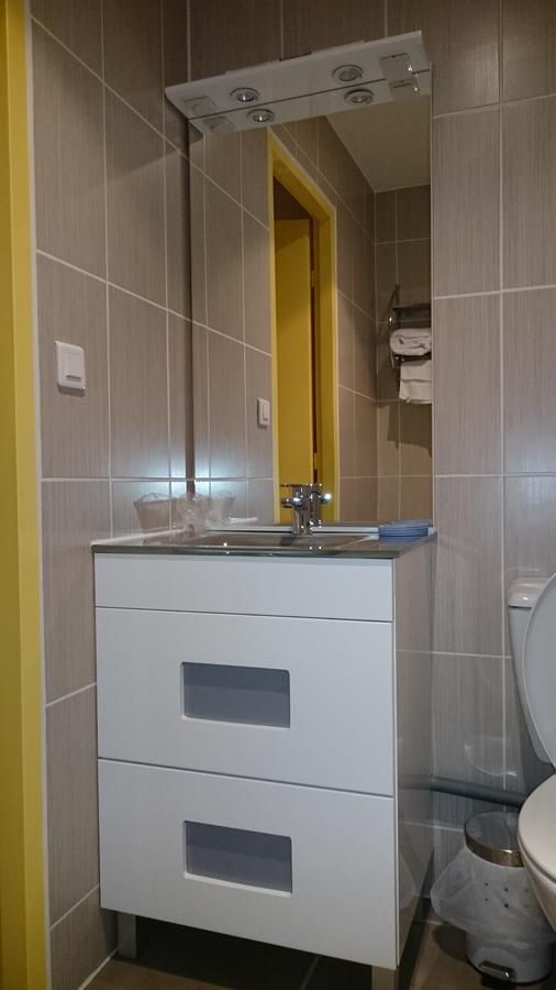 Le Miracle Bed & Breakfast Ledenon Bagian luar foto
